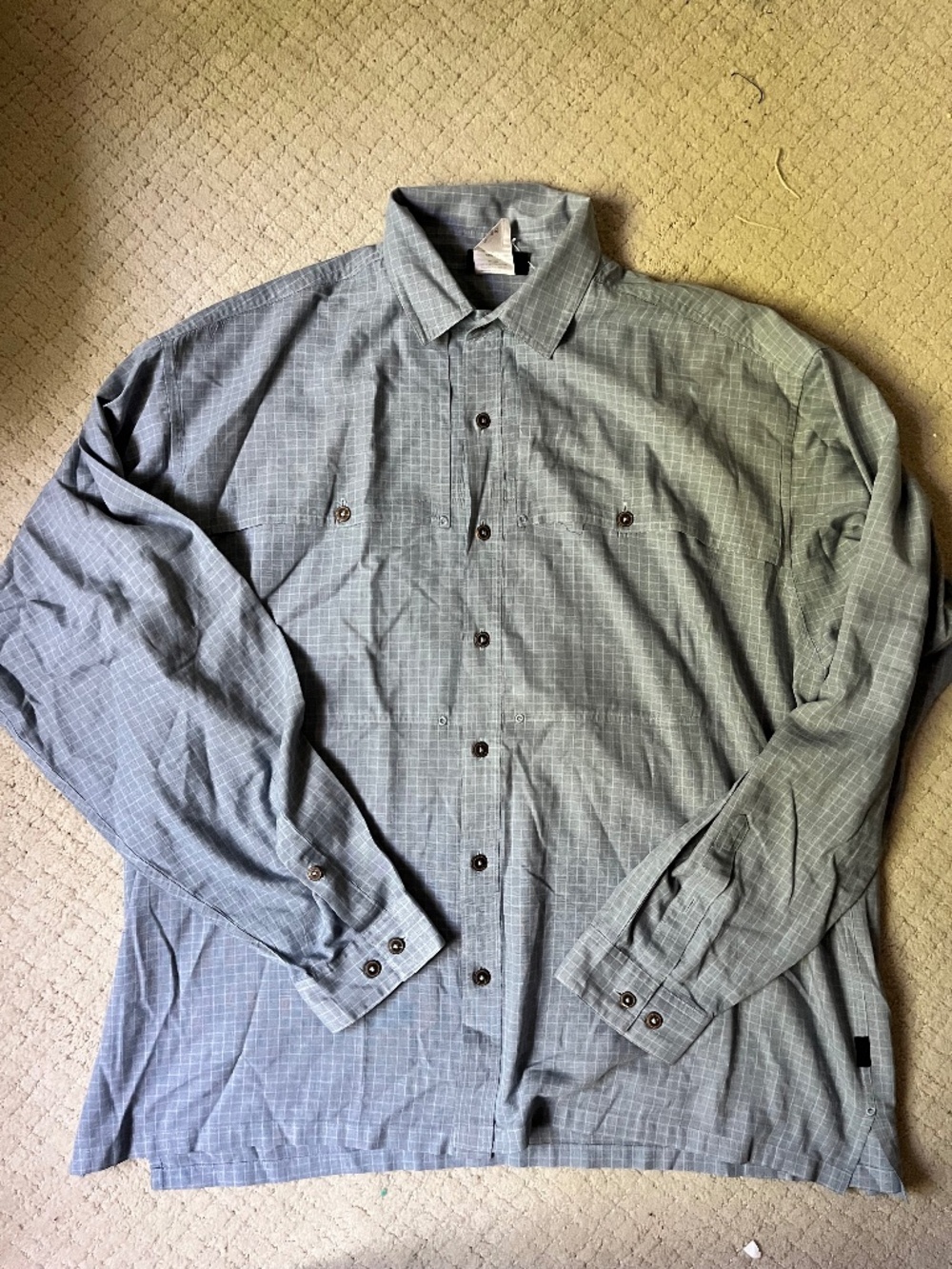 Patagonia Men’s XL Long Sleeve Button Up Shirt Gray Grid Hiking Fishing UPF
